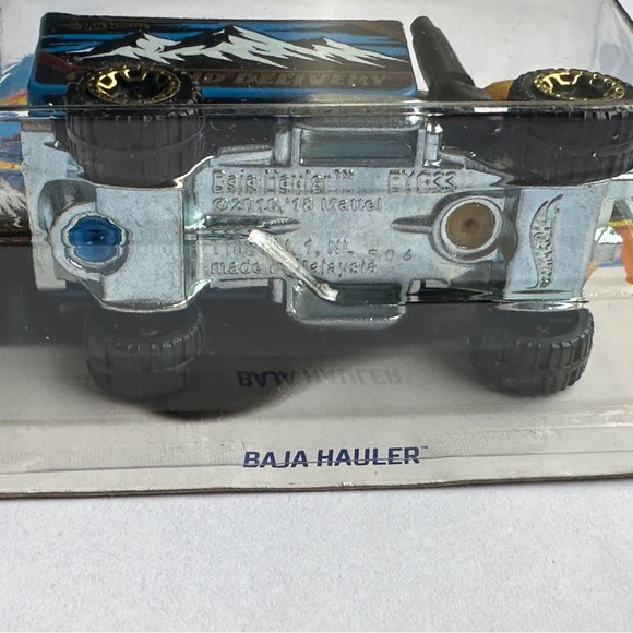2016 Hot Wheels Mattel Hauler Truck- 33/250 - Baja Hauler - Picture 3 of 4